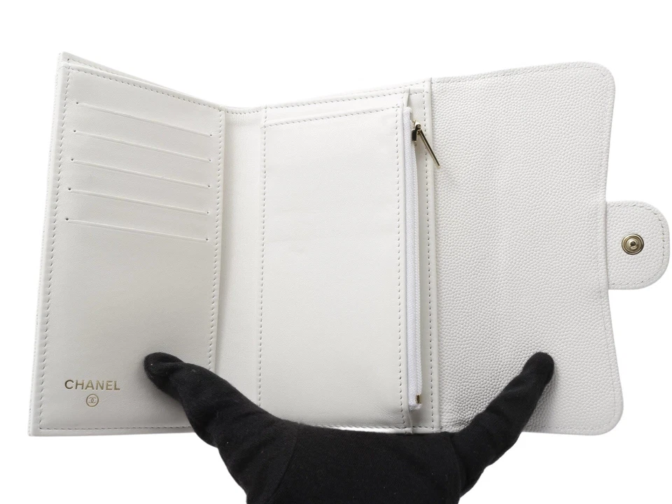 Cartera Chanel Caviar Acolchada Mediana Solapa Blanca Foto 4 de 4