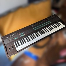 Yamaha DX7 61 Key Synthesizer Vintage w/case