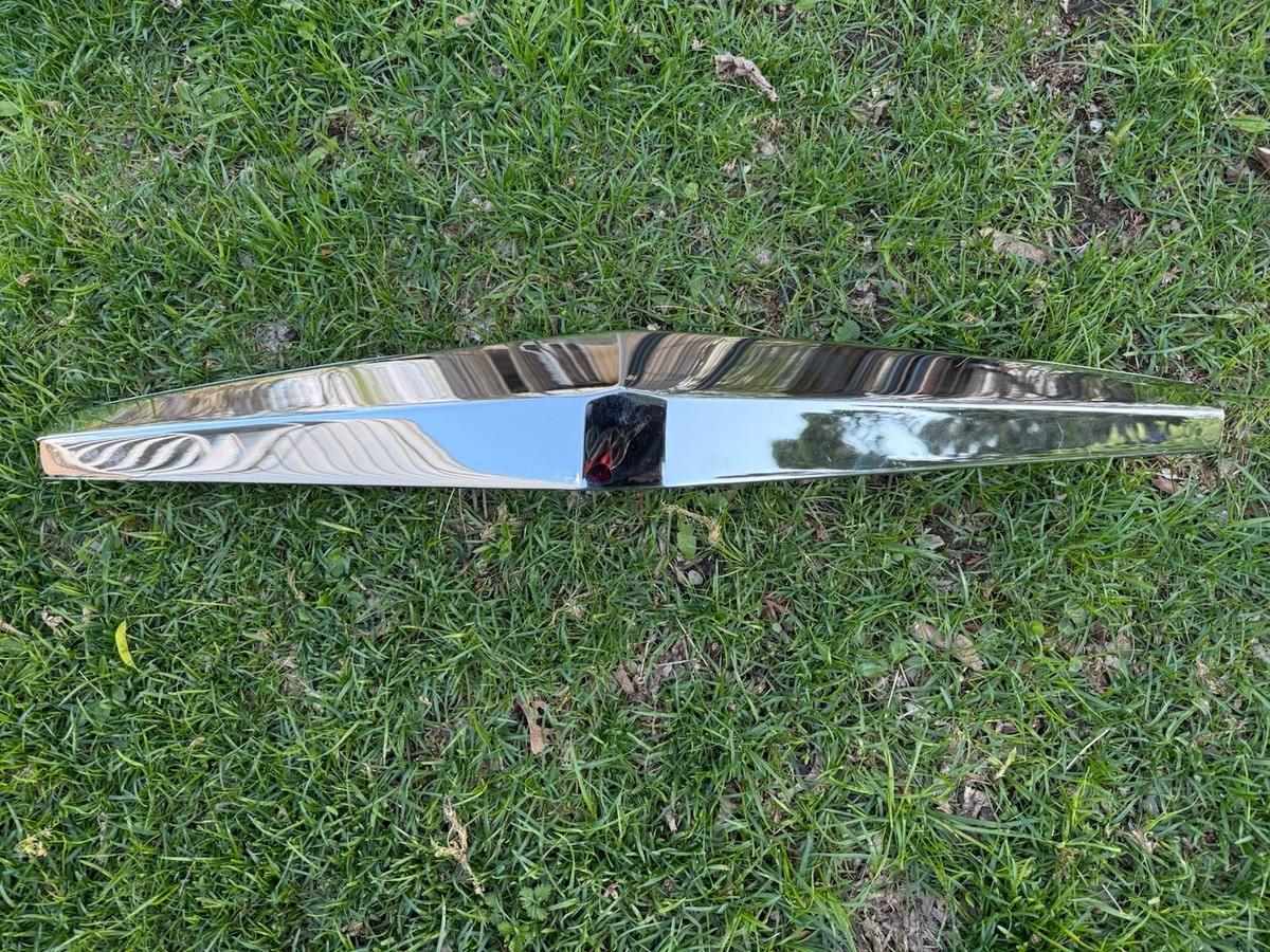 1989 - 1990 CADILLAC DEVILLE Crown GRILLE C&C by E&G CLASSICS FWD