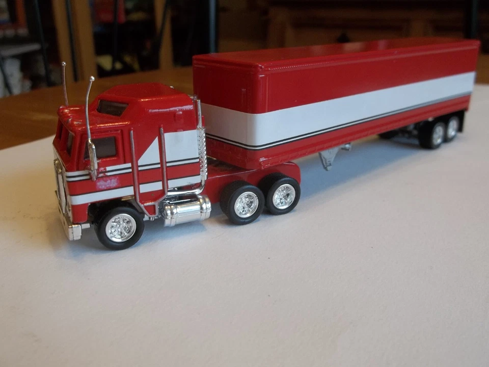 Movie Trucks - Matchbox Ultra Kenworth - BJ & the Bear Truck - Custom 1/80 - Image 4 of 4