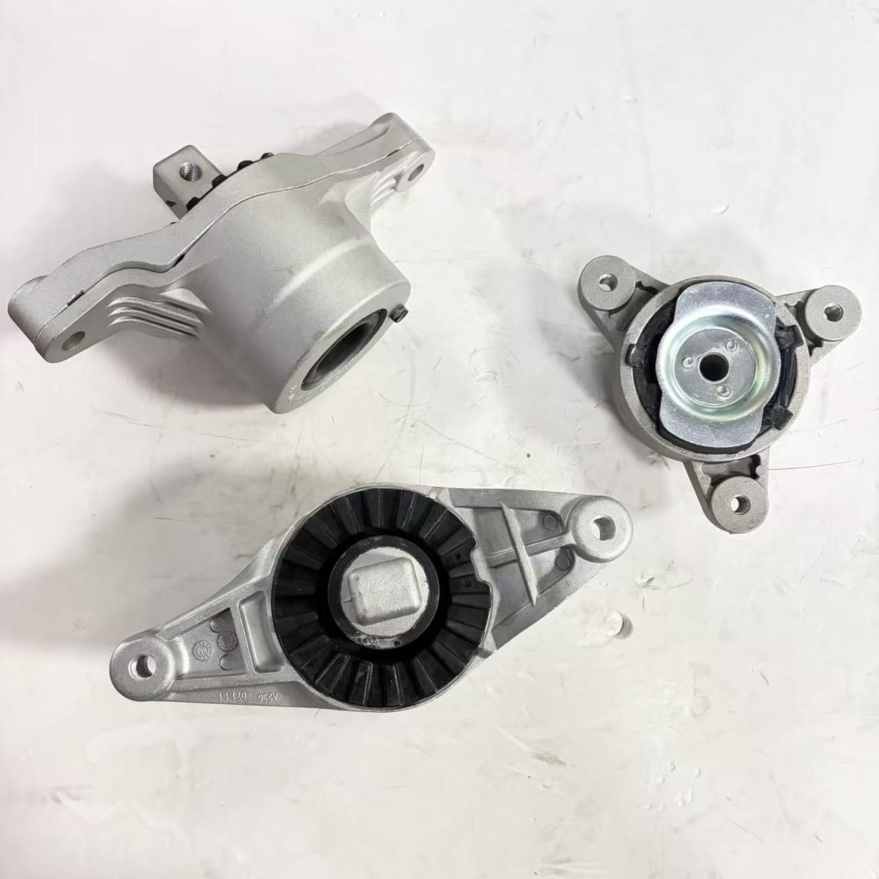 Maserati Ghibli S Q4 2013-2016 Engine mounts Set P/N 670003629