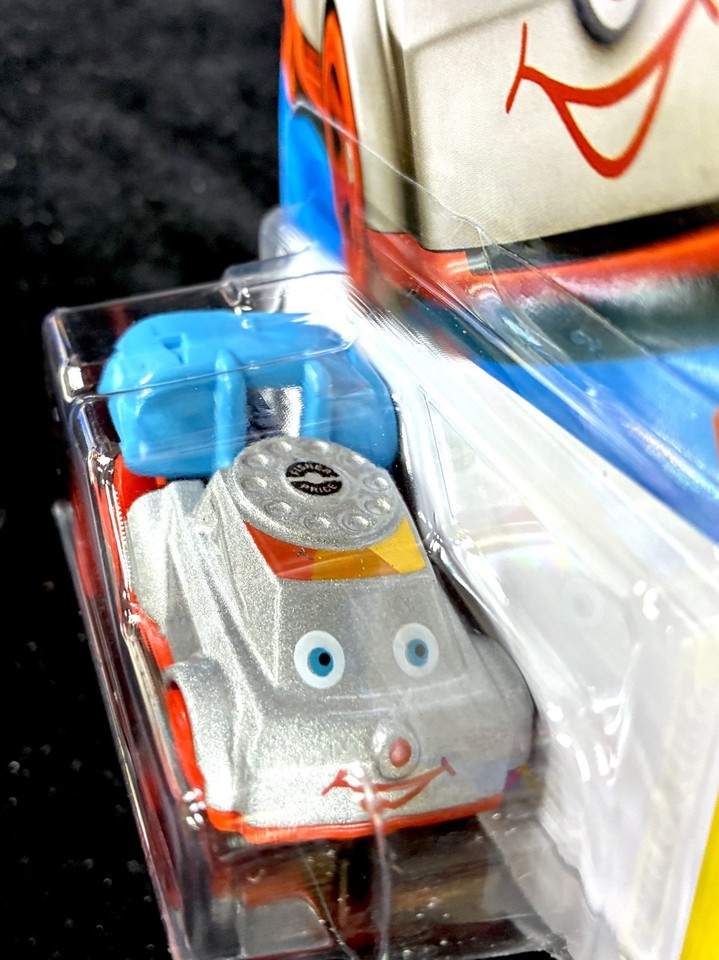 Hot Wheels 2025 Fisher Price Quick Chat Telefono Argento | Scala 1:64 | Replica 1961