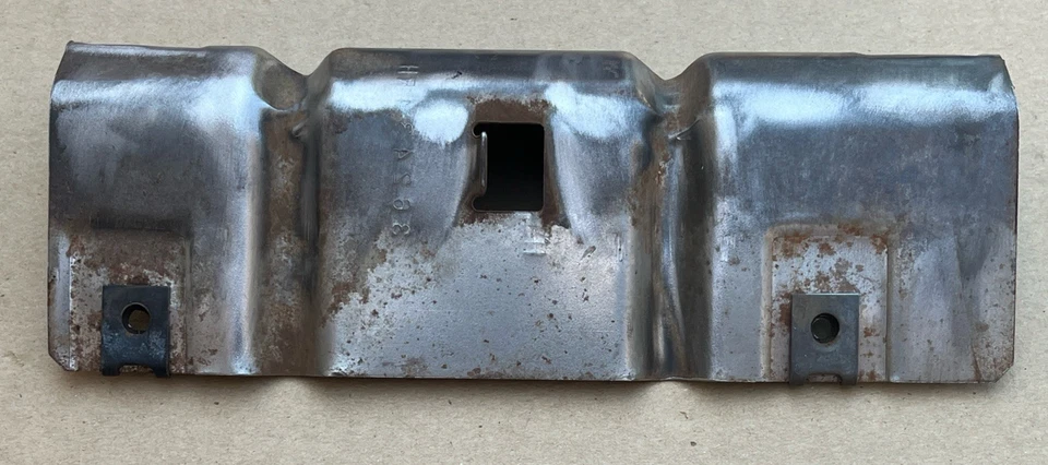 Soporte reposabrazos derecho #362434 GMCJimmy Chevrolet Blazer K5 1975-1980 usado OEM #362434 Foto 3 de 4