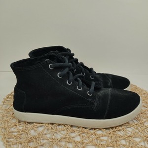 toms black high tops