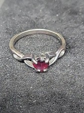 Lady's Sterling Silver Ring With Purple Heart Stone Sz 8.5