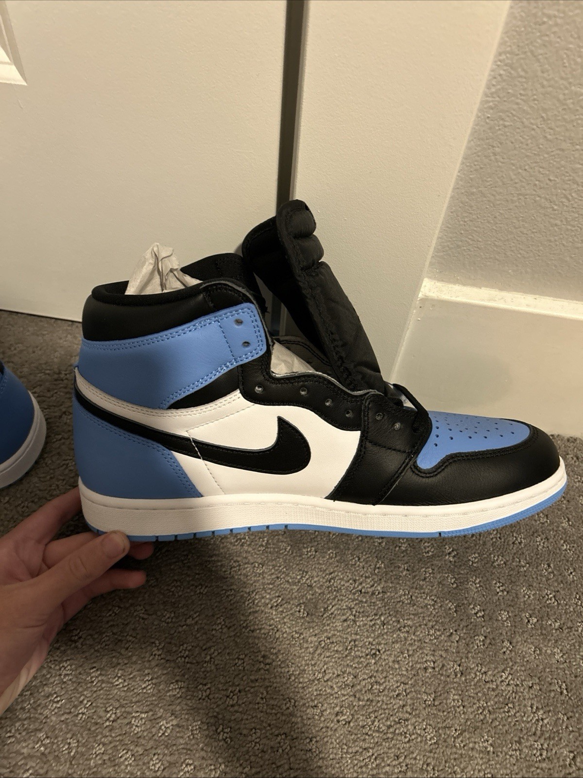 Nike Air Jordan 1 Retro OG High UNC Toe Size 11.5 DZ5485-400 thumbnail 16