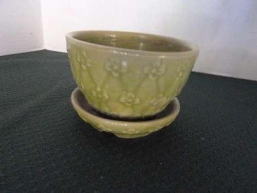 Vintage Shawnee Pottery  Planter Flower Pot w/Attached Saucer Daisy Patter