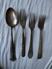 Besteck - Teile - 90 er Silber versilbert, 1 Löffel und 3 Gabeln