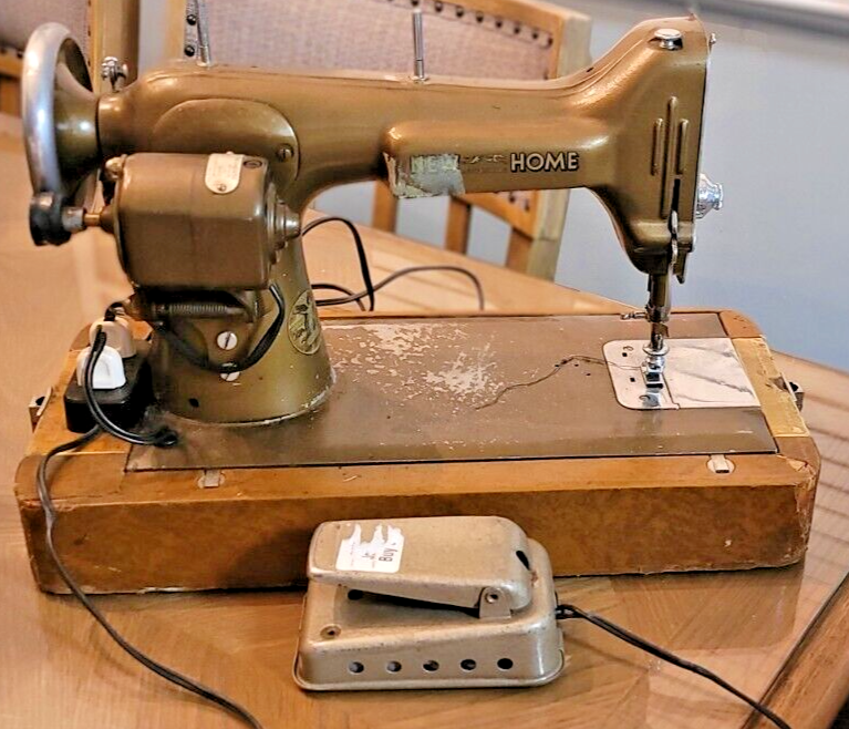 Vintage New Home Sewing Machine Light-Running Model Mu 4