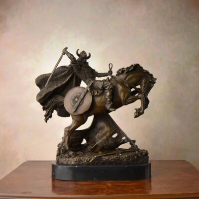 Handgefertigte Bronze Mittelalter Krieger Statue Realistische Vintage Skulptur Marmorsockel
