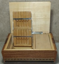 PORTASIGARETTE MUSICALE IN LEGNO CON CARILLON SORRENTINO ANNI 50