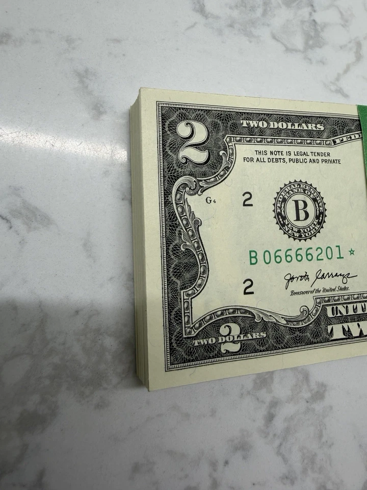 $2 BILL 2017A NEW YORK STAR NOTE PACK 100 SEQ NOTES BEP STAR STRAP UNC FANCY SN - Image 2 of 4