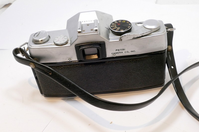 Petri FT 35mm SLR film camera, shutter stuck, for parts repair