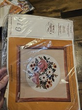 Creative Circle 0610 Classic Bouquet crewel embroidery kit floral wool NIP 1982