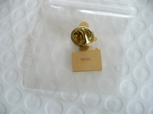 TZ- HARRISON HOT SPRINGS BC (BIG APE) ENAMEL PIN #43256 - Bild 7 von 8