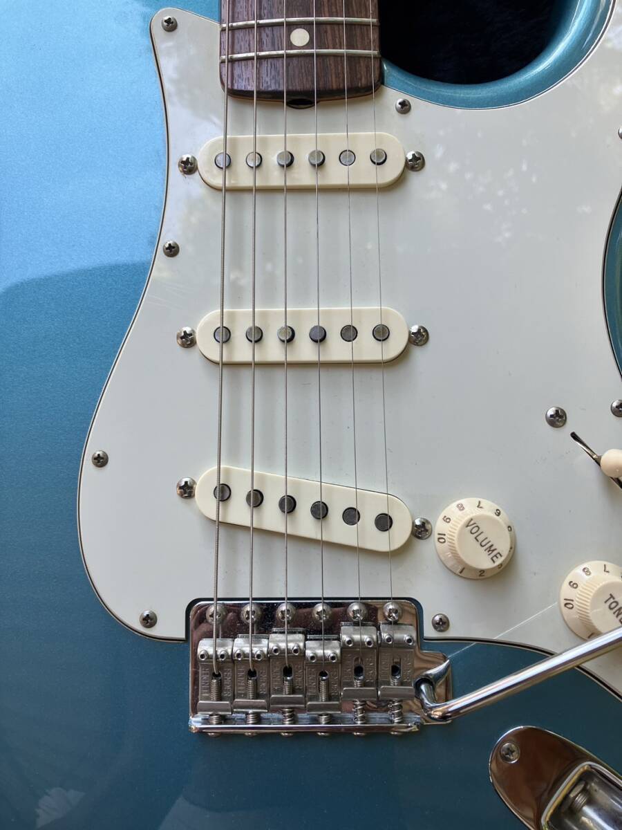 Electric Guitar Fender Classic 60s Stratocaster 1999 Blue Electric Guitar Fender Classic 60s Stratocaster 1999 Blue