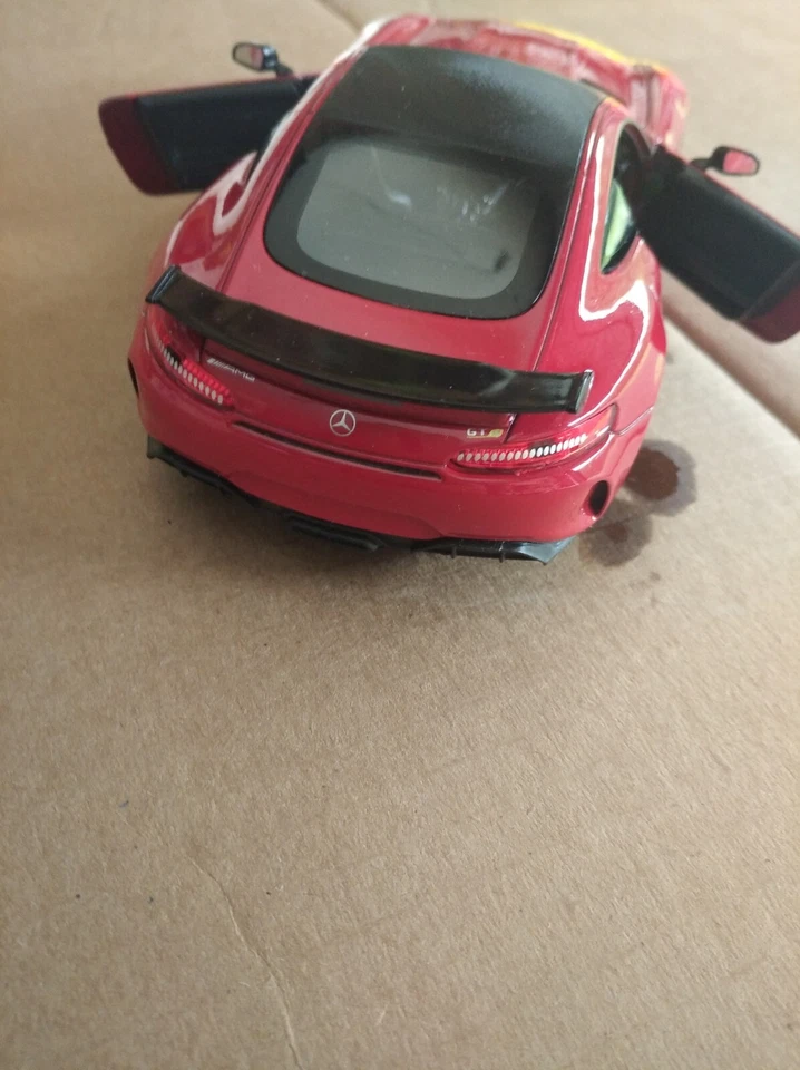 Modellino Mercedes GTR AMG in Ferro scala 1: 24 Rosso  - Immagine 3 di 4