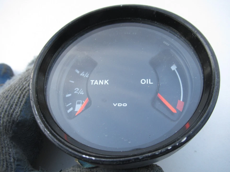 Porsche 911 Fuel / Oil Combo Gauge VDO Date Stamp 1.83 91164120203 Foto 3 de 4