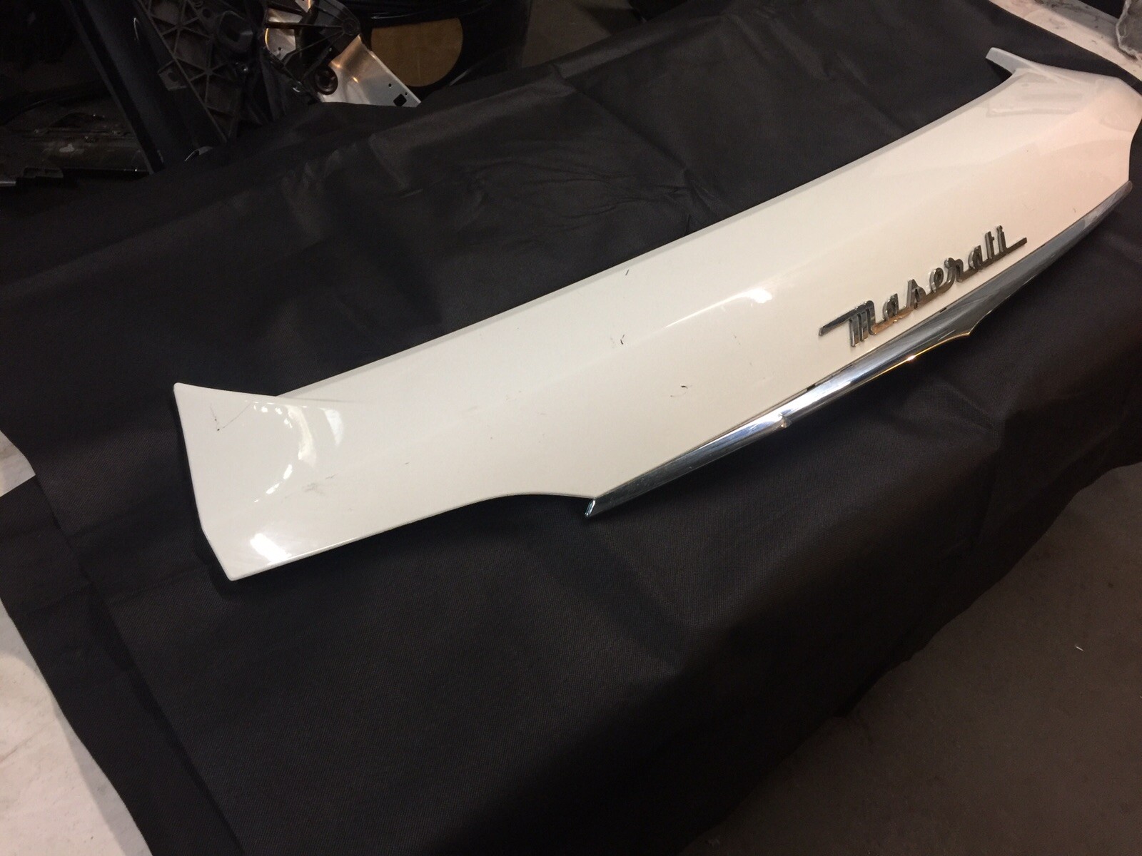 2016-2018 MASERATI LEVANTE REAR TAILGATE SPOILER FACTORY OEM