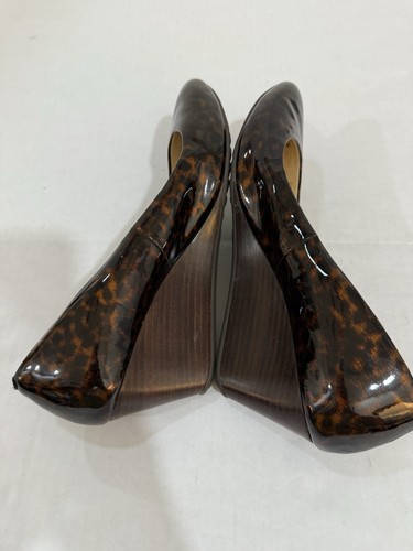 Tacchi con zeppa Cole Haan Tali Luxe tartaruga vernice pelle taglia 9 B marrone a punta - Foto 7 di 10