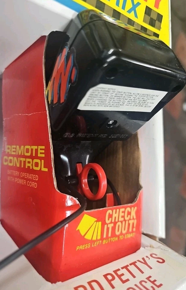 1992 Richard Petty #43 Nascar Grand Prix Sounds of Power 1/16 Remote Control Car - Image 3 of 4