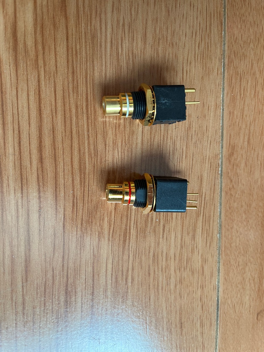 Vampire Wire PCB2F/S High-Quality RCA Connector - Straight Mount, Gold & White