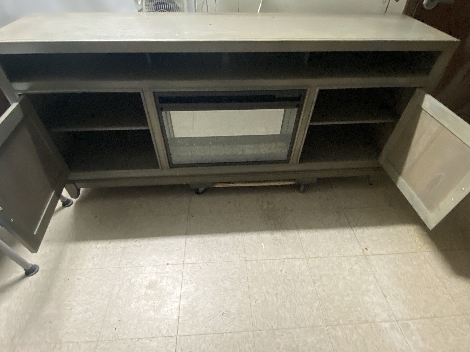 With Electric Fireplace