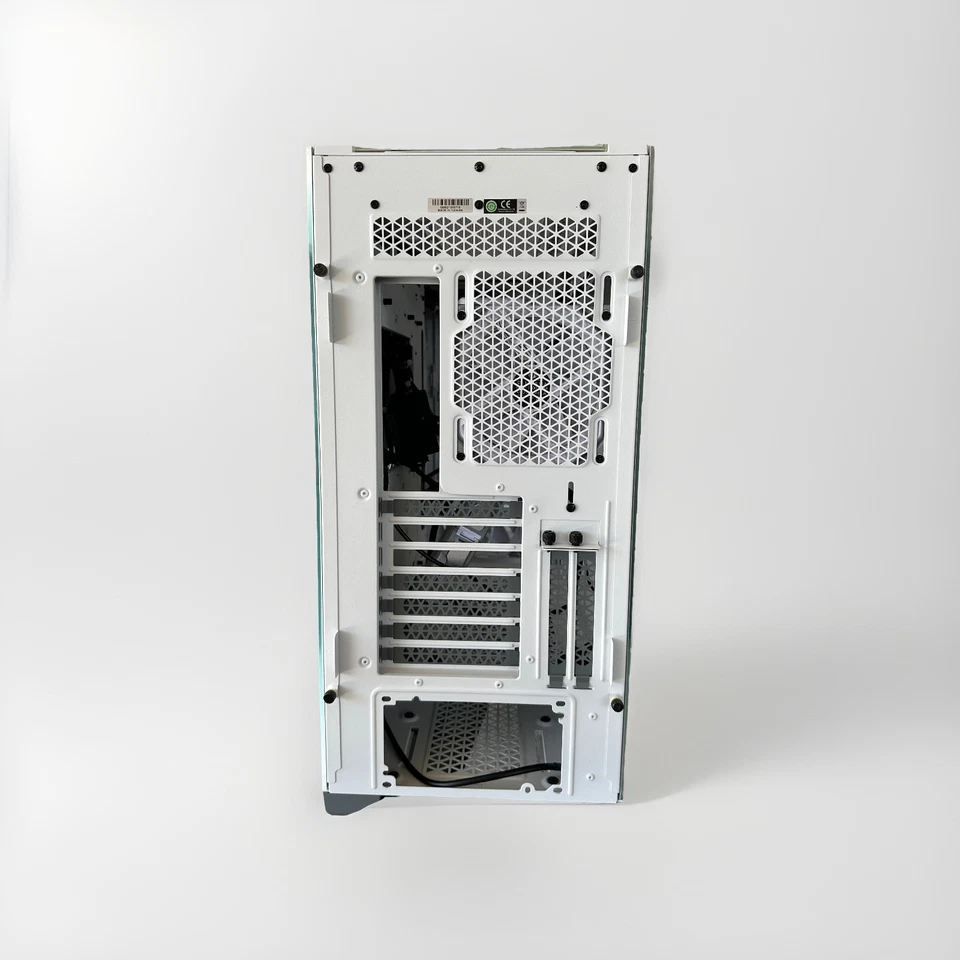 CORSAIR iCUE 5000X RGB Tempered Glass Mid-Tower ATX PC Smart Case, White - Image 4 of 4