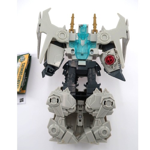 Transformers VOLCANICUS w/ Energon Armor Bumblebee Cyberverse Adventures Figure - Picture 9 of 9