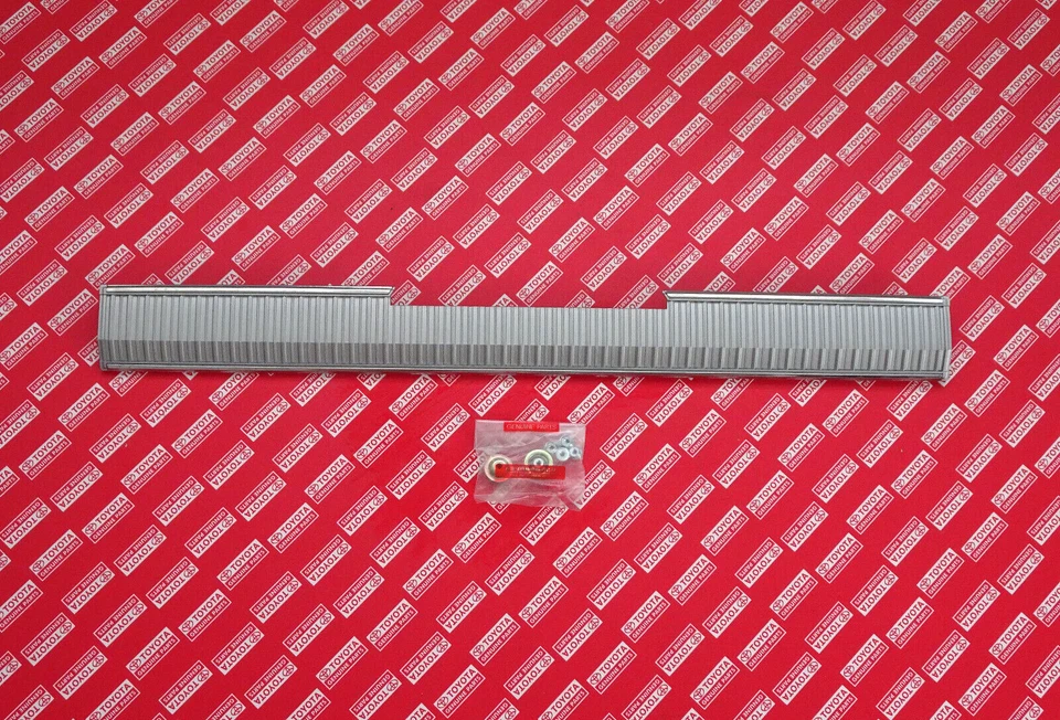 1970 1971 1972 1973 1974 1975 Toyota Carina TA12 Rear Center Molding - Image 2 of 4
