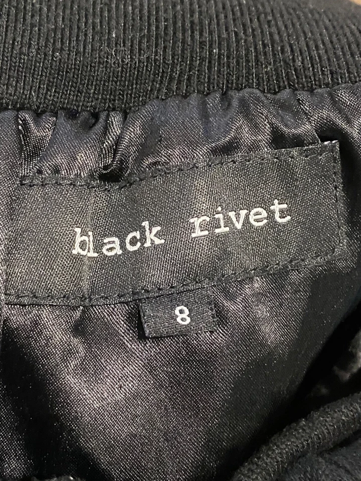 Minifalda de cuero vintage Y2K negra remache negra para mujer talla 8 motociclista gótica Foto 4 de 4