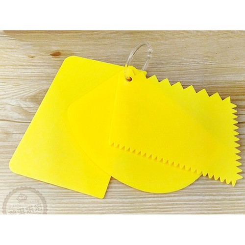 3 x Plastic Dough Icing Fondant Scraper Plain Smooth Jagged Edge Cake Decor_co - Picture 2 of 6