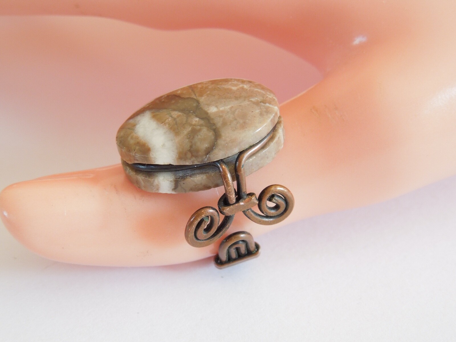 Adjustable copper ring with unknown stone 8.2g/fr… - image 6