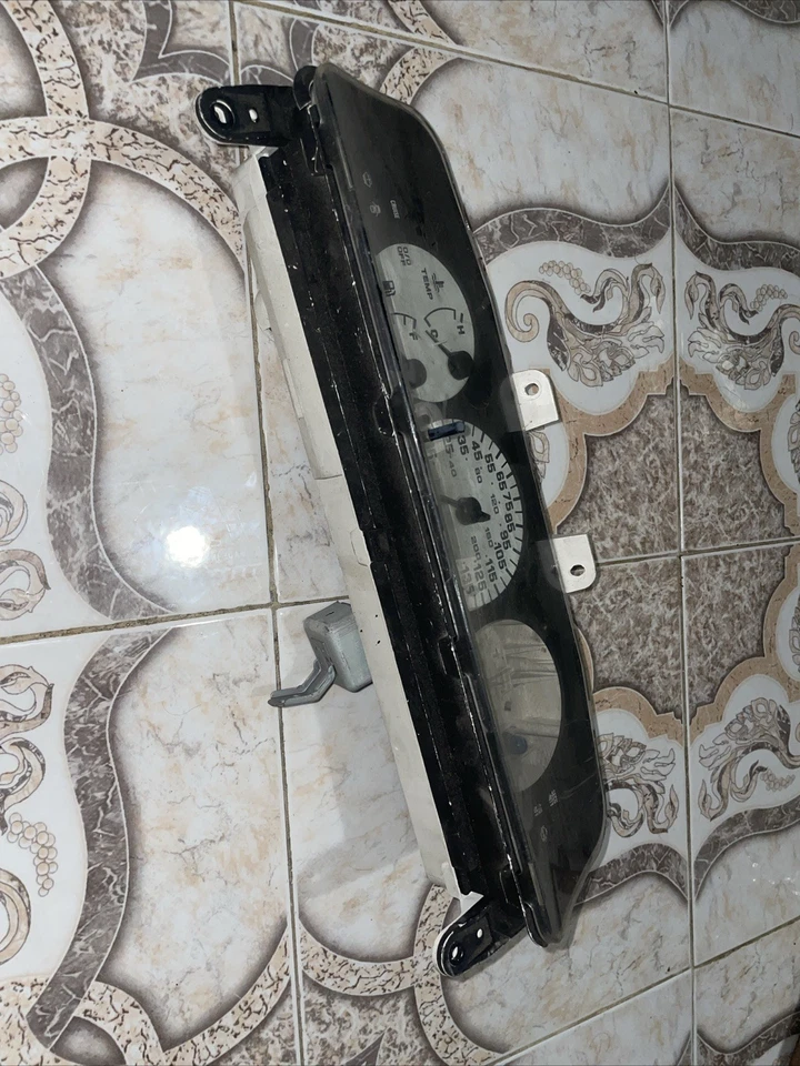 Nissan Máxima 1989 cuadro de instrumentos usado 77 k millas Foto 4 de 4