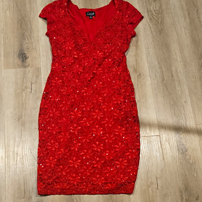 Connected Apparel Women s Size 10 Red Floral Lace Sequin V-Neck Cap Sheath Dress
