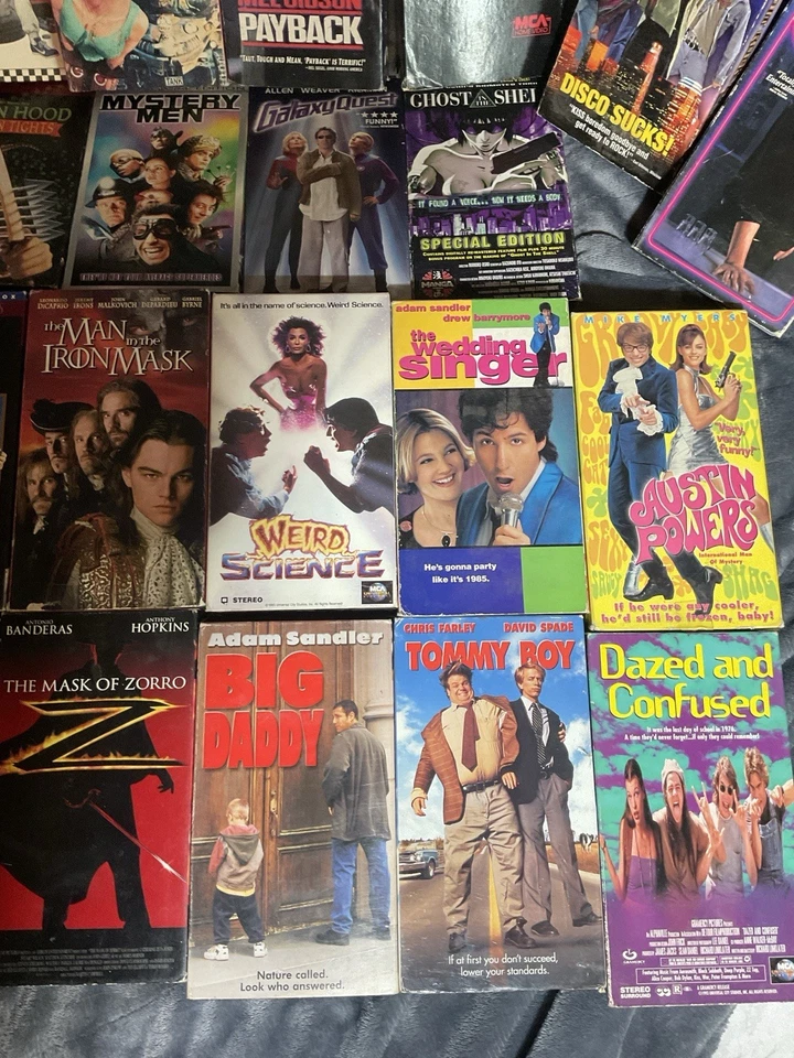 Lot of 39 VHS. All Bangers Action Comedy W/Rocky And Indy Boxsets Foto 4 de 4