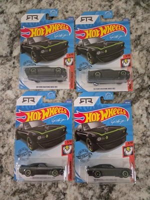 Hot Wheels '69 Ford Mustang Boss 302  Muscle Mania RTR  X4