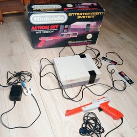 Nintendo NES Entertainment System Video Game Console Boxed Action Set 