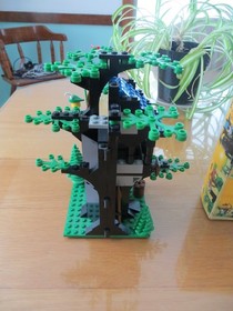 Legos #6054 Forestmen's Hideout