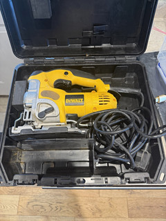 DEWALT DW331K GB Corded Electric Jigsaw 230V 701W with Carry Case Yellow/Black