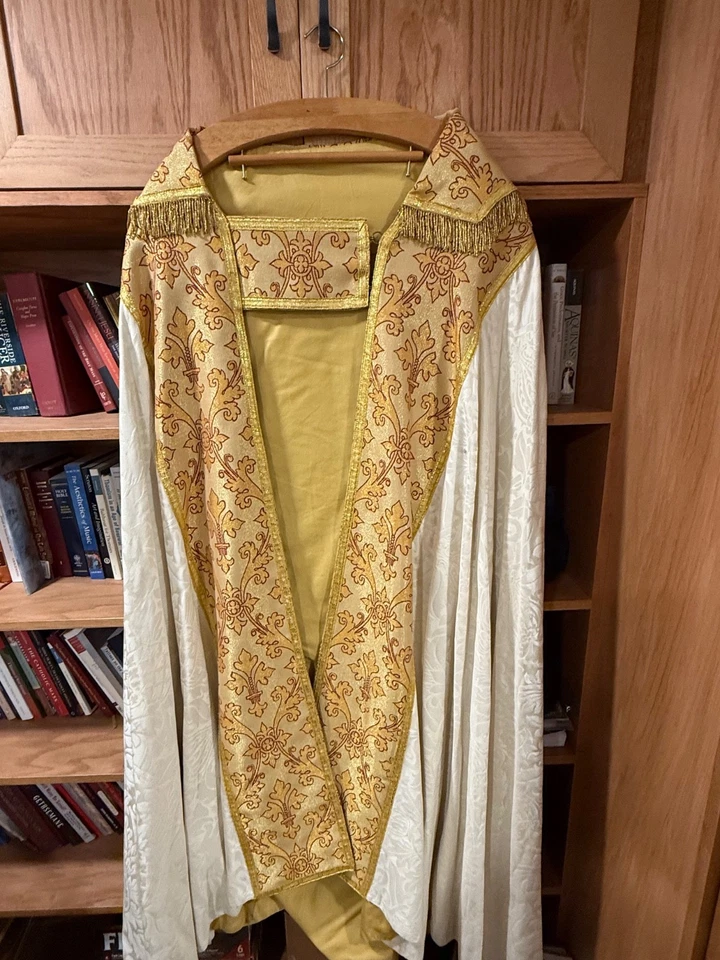 Cope gótico Luzar blanco y dorado Foto 2 de 3