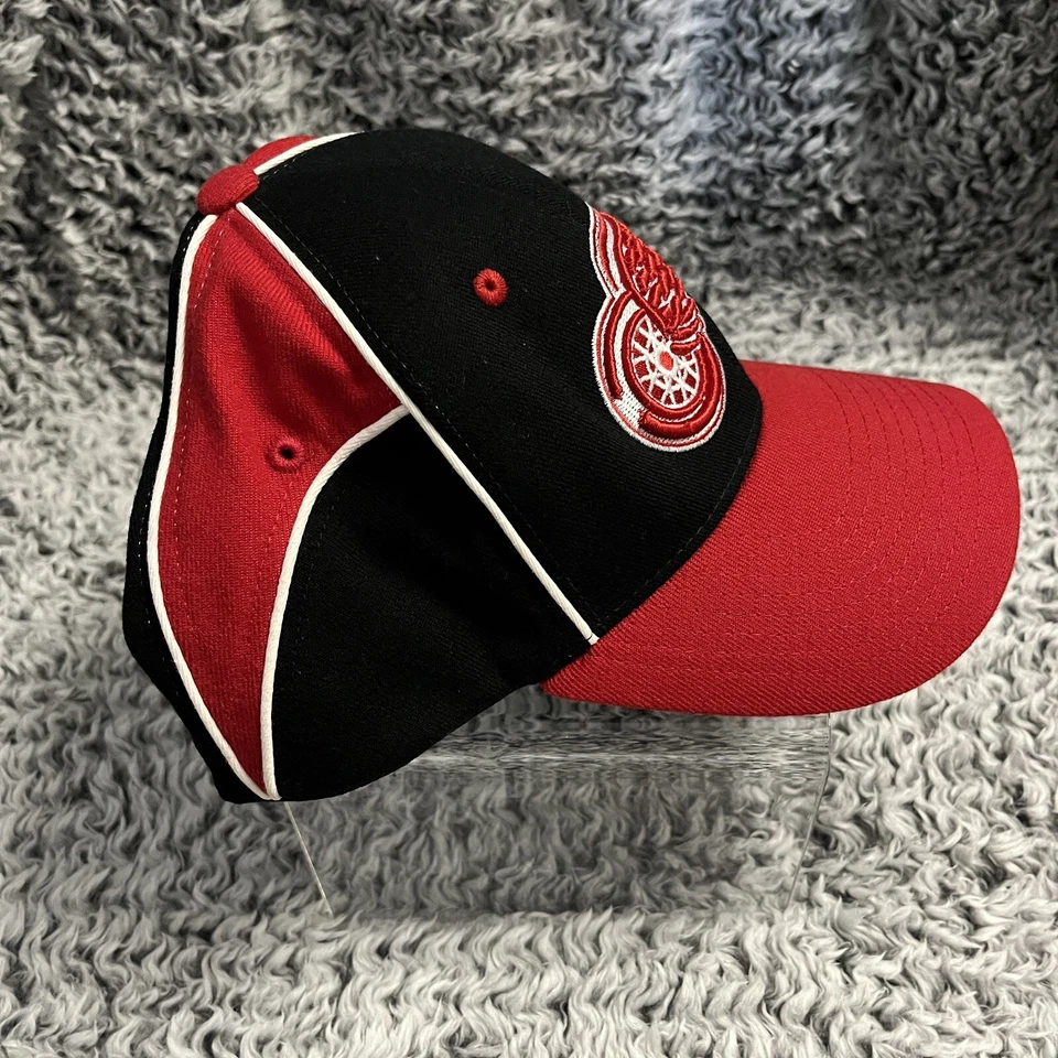 Gorra Detroit Red Wings Adulto Mediana Negra NHL Hockey Logo Zephyr Ajustada Para Hombres Foto 4 de 4