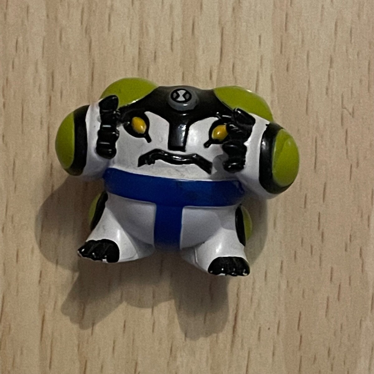 Ben 10 Omnitrix Challenge Revolution Ultimatrix & Sumo Slammers