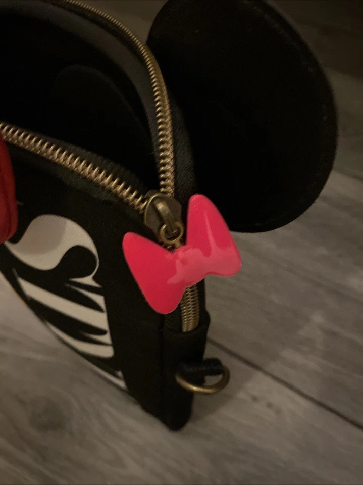 Disney Minnie Mouse tablet holder bag  - Image 3 of 4