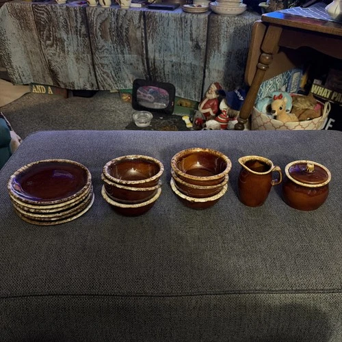 6 HULL Pottery USA 7 In. Plates 6 Small Bowls Sugar And Creamer Lot As Is