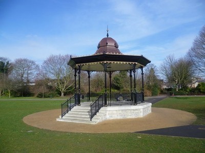 Foto A2 Musikpavillon im Central Park, Dartford New Town \/TQ5474 Central Pa c2012
