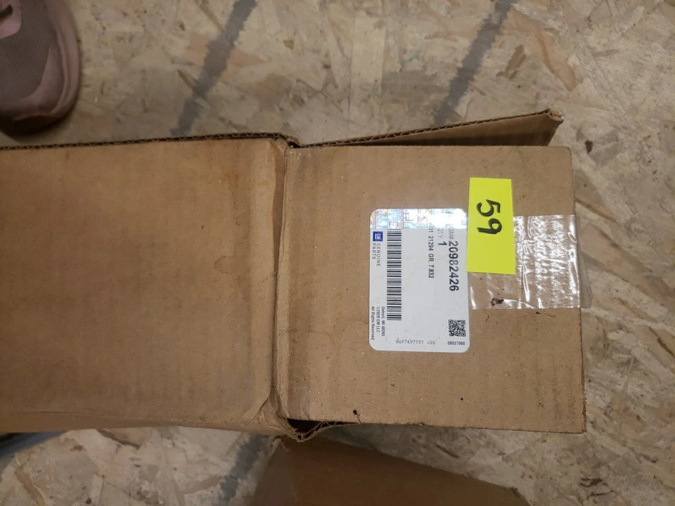 Parachoques trasero GM 20982426 2013-17 GMC Acadia moldeado fascia plateado V nuevo Foto 4 de 4