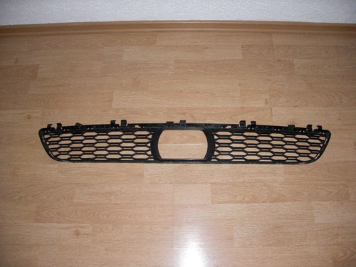 BMW 5er G30 Stoßstange vorne unten Lufteinlassgitter Gitter 51118064931