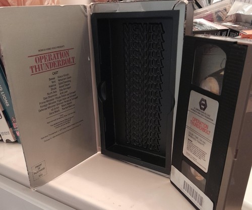 vhs Menahem Golans OPERATION THUNDERBOLT '77 HTF RARE Klaus Kinski Sybil Danning - Picture 2 of 2