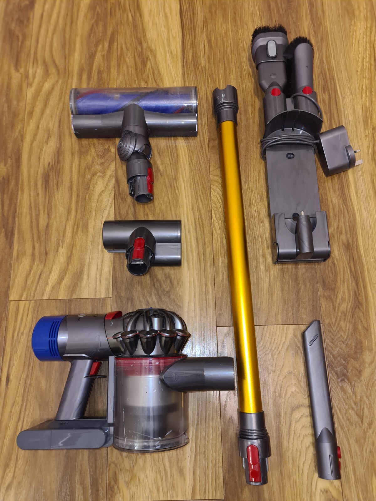 Dyson V8 Absolute Vacuum Cleaner Silver Yellow (47659601